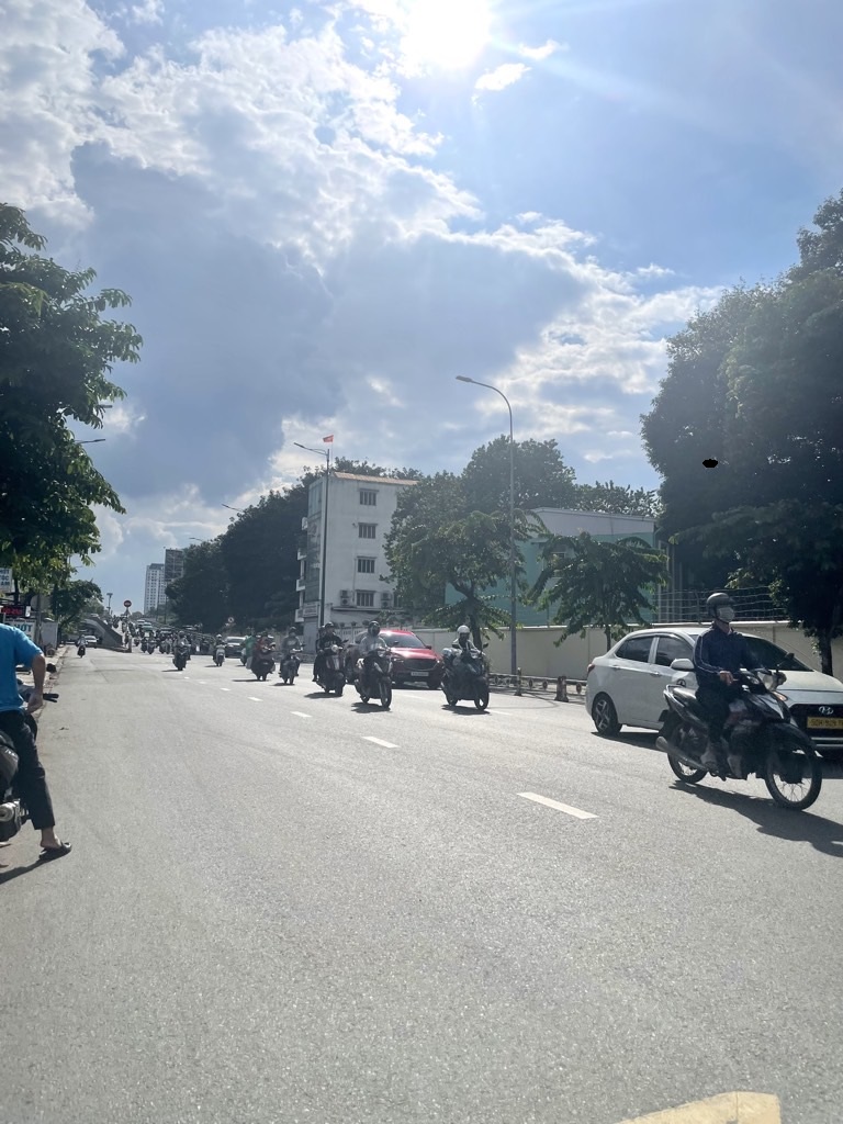 CĂN NHÀ MẶT PHỐ LŨY BÁN BÍCH  TÂN PHÚ  CHÍNH CHỦ DIỆN TÍCH 800M2 PHÙ HỢP KINH DOANH CHO THUÊ