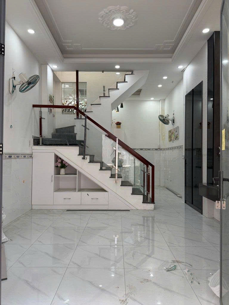 GÒ VẤP - NHÀ ĐANG TRONG THỜI GIAN LÊN NỘI THẤT ĐẸP - KHÁCH MUA CHỈ VIỆC DỌN VÀO Ở.