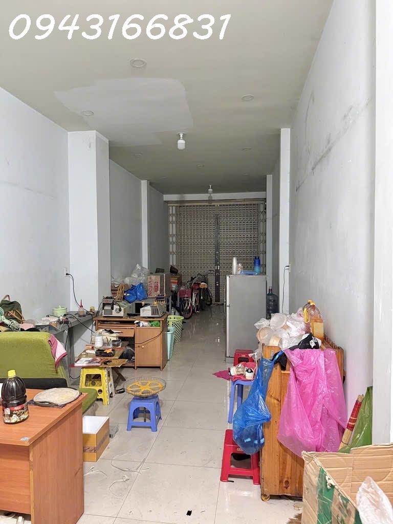 Bán nhà mặt phố Lạc Long Quân, Tân Bình: 140m2, 4 tầng, 6PN, vị trí vàng kinh doanh, sổ hồng chính