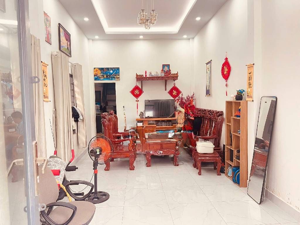 Bán nhà Tăng Nhơn Phú B,  Quận 9 , 63m2  , ngang 5m Giá chỉ  4 Tỷ 750  TL