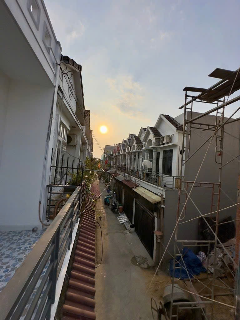 Cần bán gấp nhà TL37 – Nhà đẹp ở ngay, xe hơi trước nhà