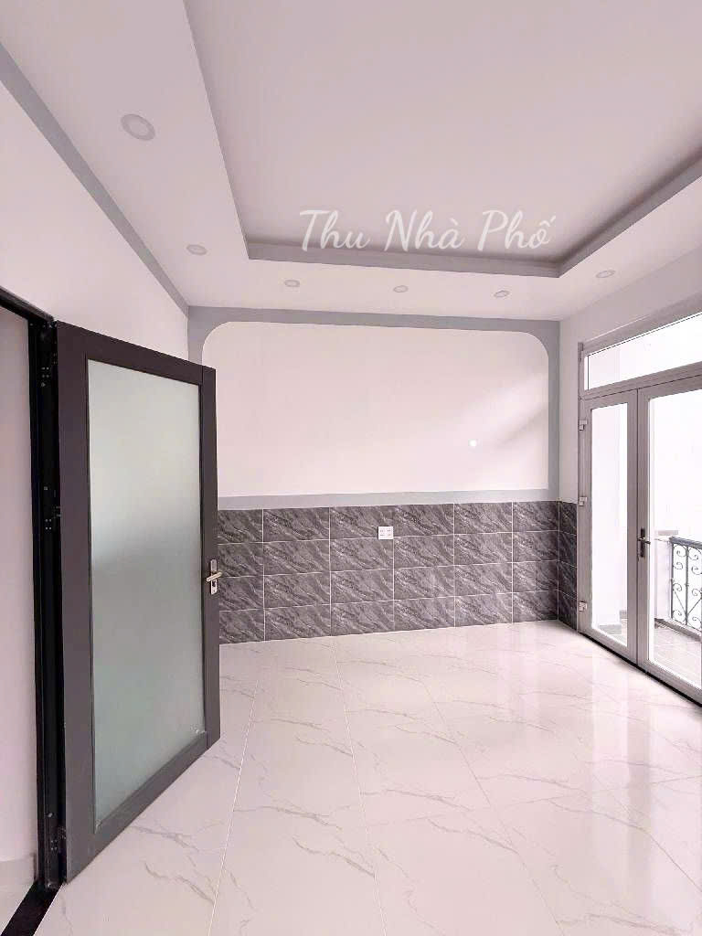 HIẾM - NHÀ MỚI XÂY - 1 TRỆT 1 LẦU - HẺM XE HƠI - NGANG KHỦNG GẦN 6M -  CÁCH VÀI BƯỚC RA ĐƯỜNG NHỰA