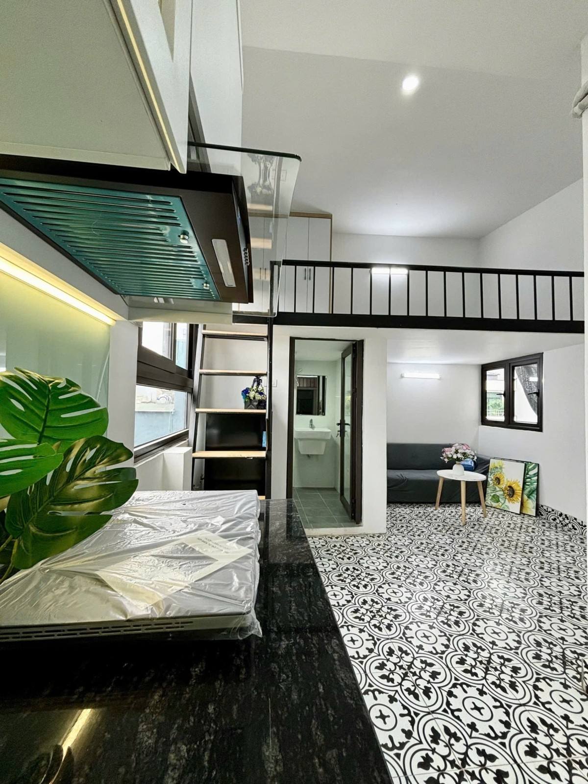 CCMN 5 TẦNG,9PN KK THANG MÁY, VỊ TRÍ ĐẮC ĐỊA, GẦN ĐƯỜNG Ô TÔ, TRUNG TÂM CẦU GIẤY