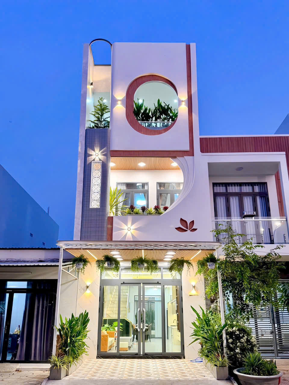 SỐC! CHỈ CÒN 1 CĂN NHÀ PHỐ 3 TẦNG KỀ SÁT ĐH VIỆT ĐỨC – KINH DOANH HOẶC Ở ĐỀU PHÙ HỢP