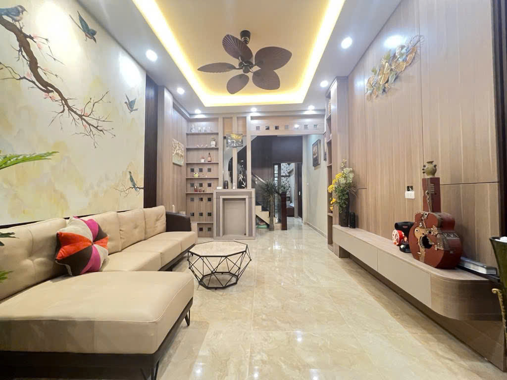 Nguyễn Văn Cừ , nhà đẹp ở ngay , full nội thất ,ngay sát cầu Chương Dương , 2 phút sang Phố Cổ ,