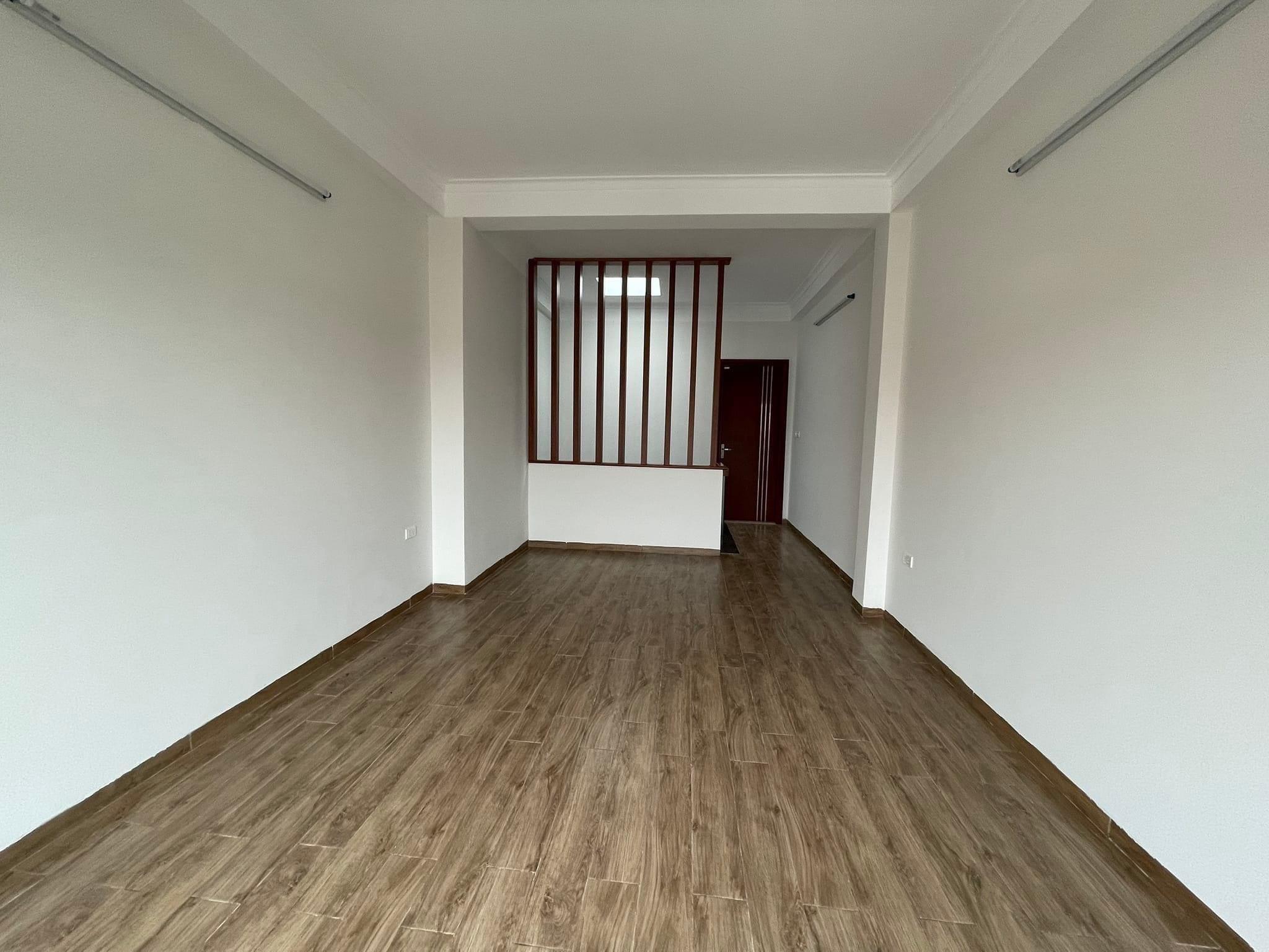 ĐÓN ĐẦU CẦU TRẦN HƯNG ĐẠO – NHÀ 4 TẦNG THẠCH BÀN – 5 PHÚT SANG PHỐ CỔ - CHỈ 5.95 TỶ