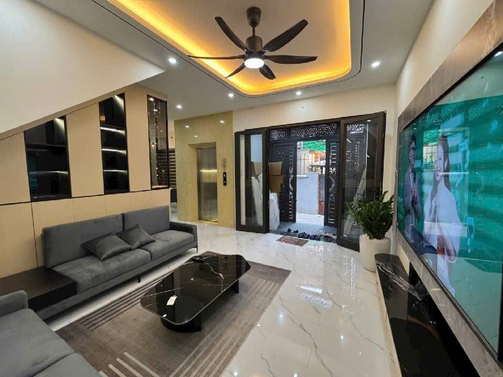 Cần bán 🏡 Trung tâm Long Biên ,Nguyễn Văn Cừ  ,nhà mới đẹp ở ngay 
+ 60m² thang máy xịn , full