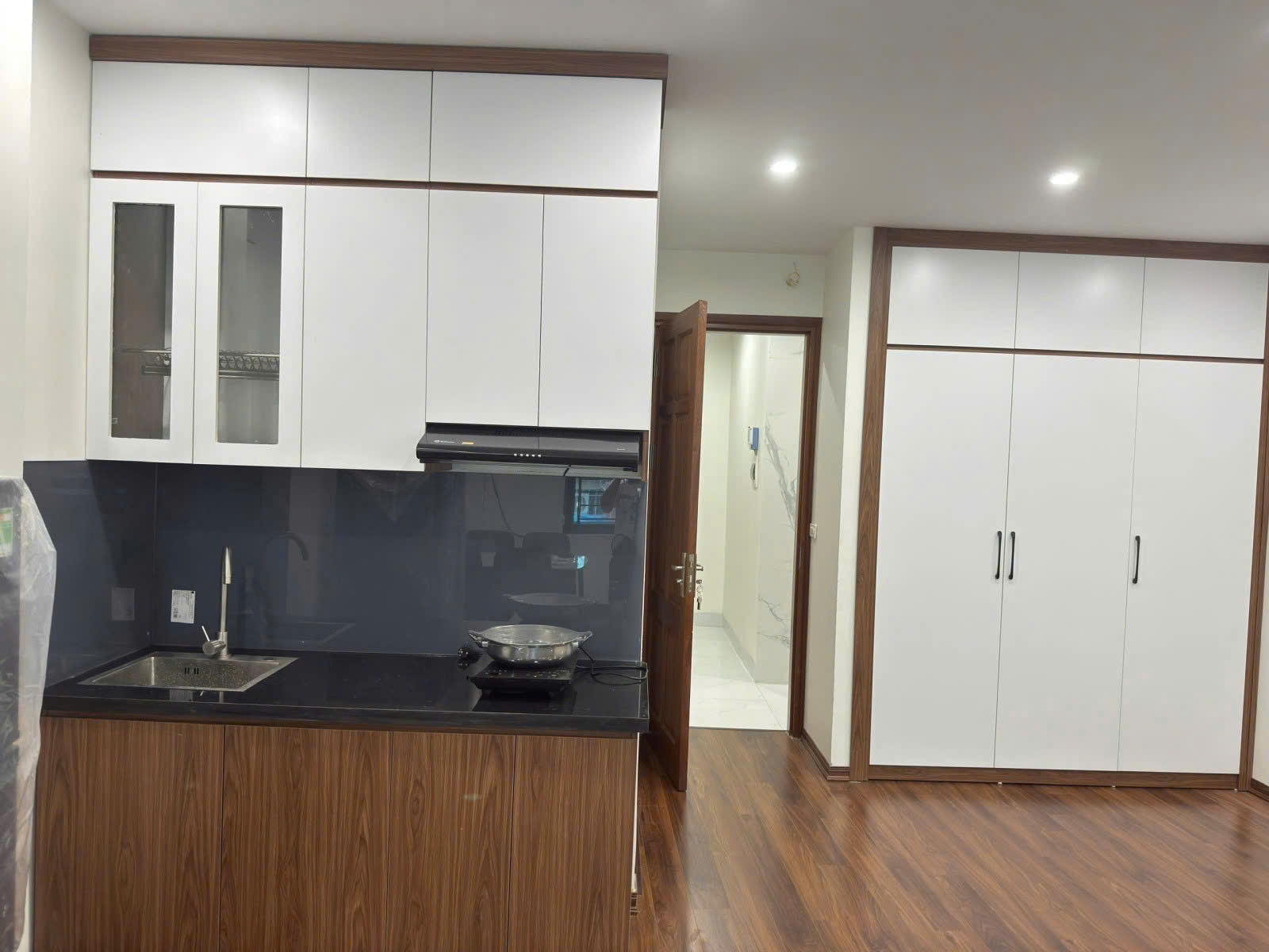 BÁN NHÀ CẦU GIẤY, 63M, 8 TẦNG, GIÁ 12,8 TỶ, DÒNG TIỀN 40TR/TH, KHU VỰC KD SẦM UẤT