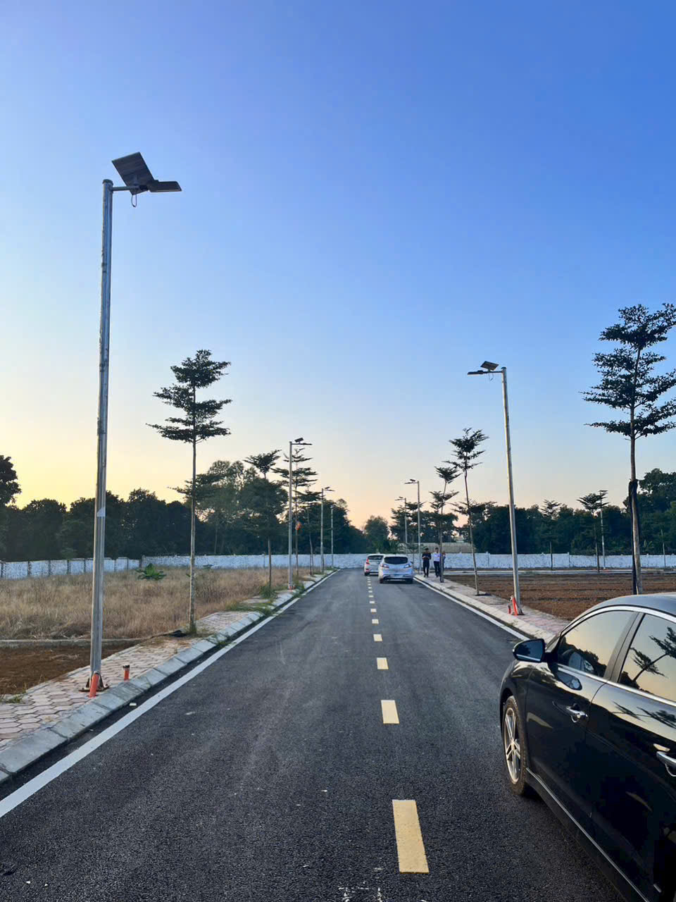 Trục lớn luôn tạo ra giá trị lớn.
Em đang có 3 lô đất diện tích 200m2 , 2 mặt thoáng trước sau.