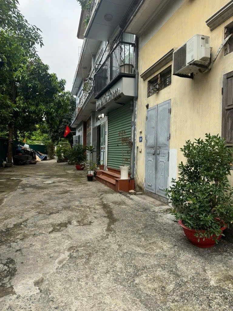 Hàng hiếm có 1 0 2 đây anh chị ơi !!!! 

BÁN NHÀ VIỆT HƯNG ĐƯỜNG Ô TÔ TRÁNH - KINH DOANH - SÁT