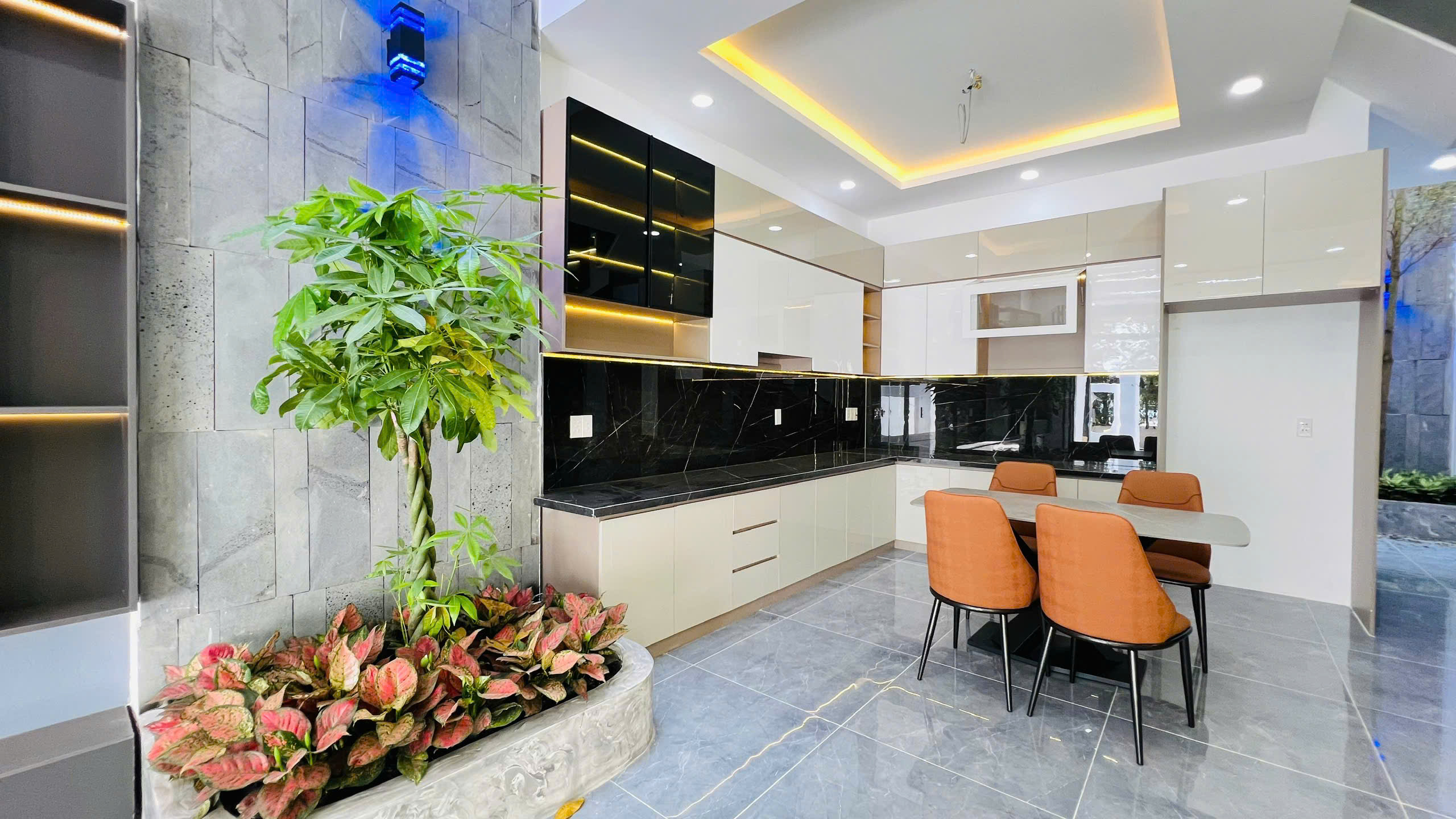 BÁN NHÀ PHỐ 5M X 26M GẦN KCN CẦU TRÀM, SÁT BÌNH CHÁNH