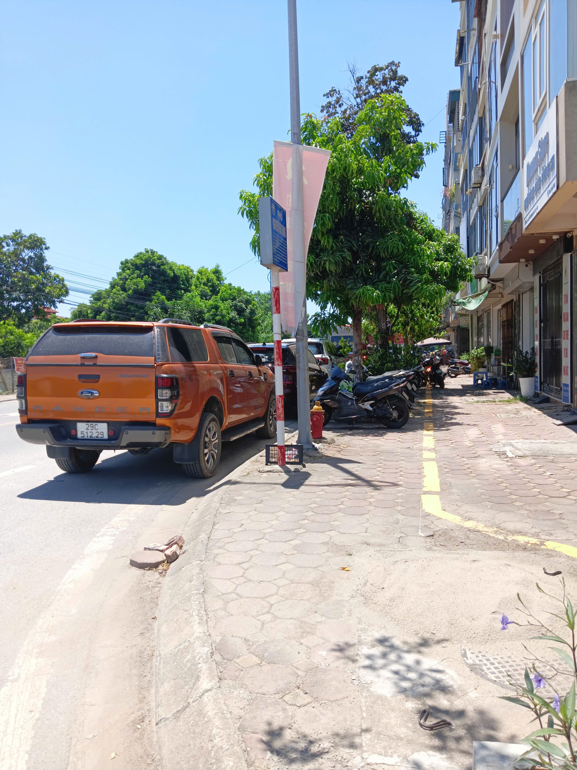 Vị trí Kim Cương . Bán nhà mặt phố Xã Đàn Phường Kim Liên, Quận Đống Đa, Hà Nội.
