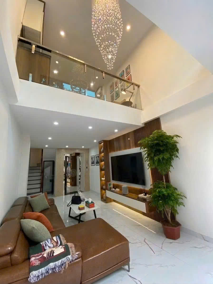 🏡 CHO THUÊ NHÀ PHÚC LỢI 40m2 x  6 TẦNG – THANG MÁY – GARA Ô TÔ – FULL NỘI THẤT – KẾT HỢP Ở & LÀM