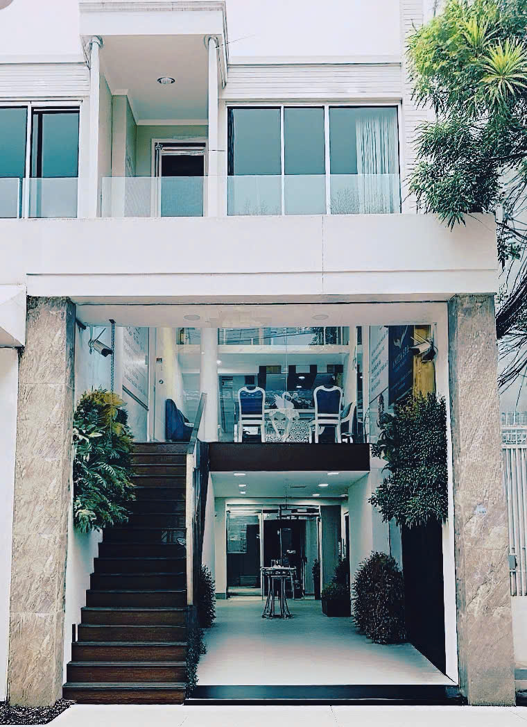 Nhà phố dòng tiền 2.000usd/tháng - Gần chợ Bến Thành - 4 Tầng, 62m2 – Chỉ 22 tỷ - Đường thông, Ôtô