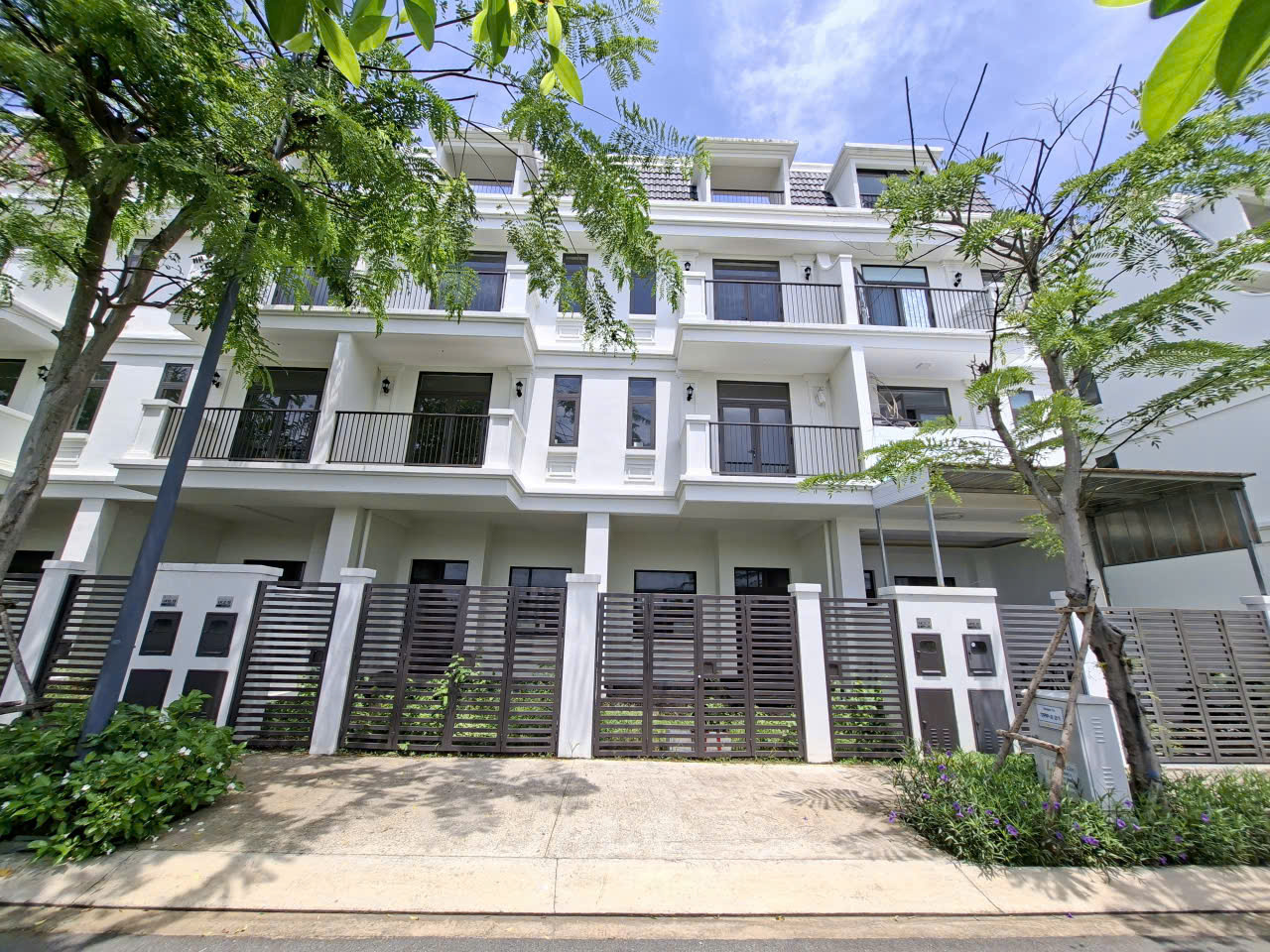Nhà phố 4 tầng mặt tiền đại lộ 3/2 khu đô thị khép kín Vũng Tàu, quy hoạch ô bàn cờ chỉ 5,6 tỷ;