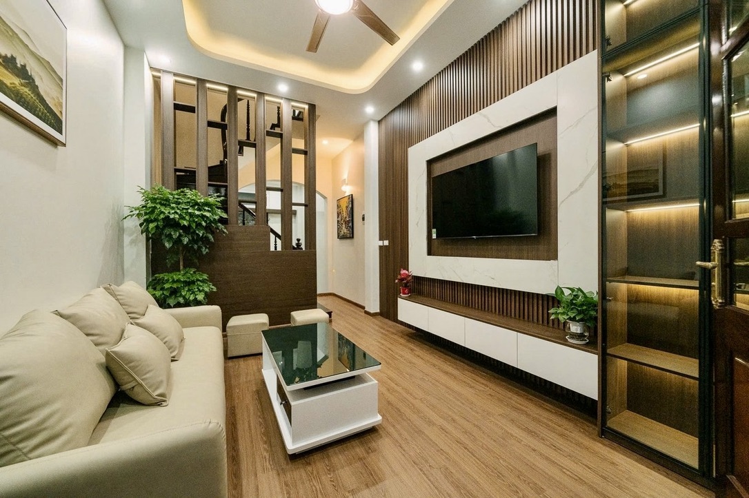 Bán nhà Hoàng Quốc Việt, Cầu Giấy, 42m, 5 Tầng, 6PN, Full đồ, Ngõ nông, 2 Thoáng, Sổ Đỏ
