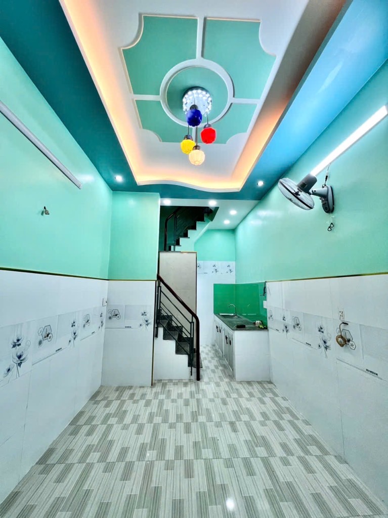 Nhà 4 tầng Chiến Lược- sát khu Tên Lửa