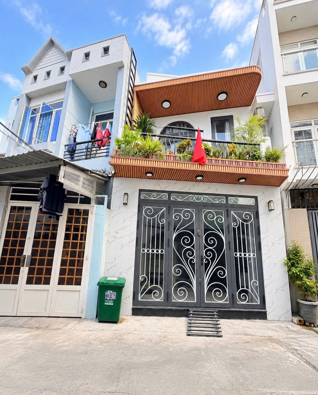 Bán nhà Quận 7 - Bùi Văn Ba 60m2 2tầng 3PN, Nội thất xịn, Ngang 4.3m, Hẻm 4m thông, 7.X tỷ