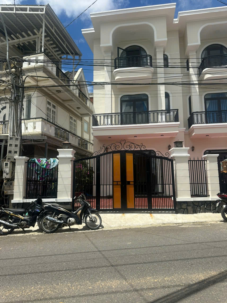 Cho thuê nhà nguyên căn mới xây 5 phòng ngủ mặt tiền giá 25 triệu đường An Sơn Đà Lạt Lâm Đồng