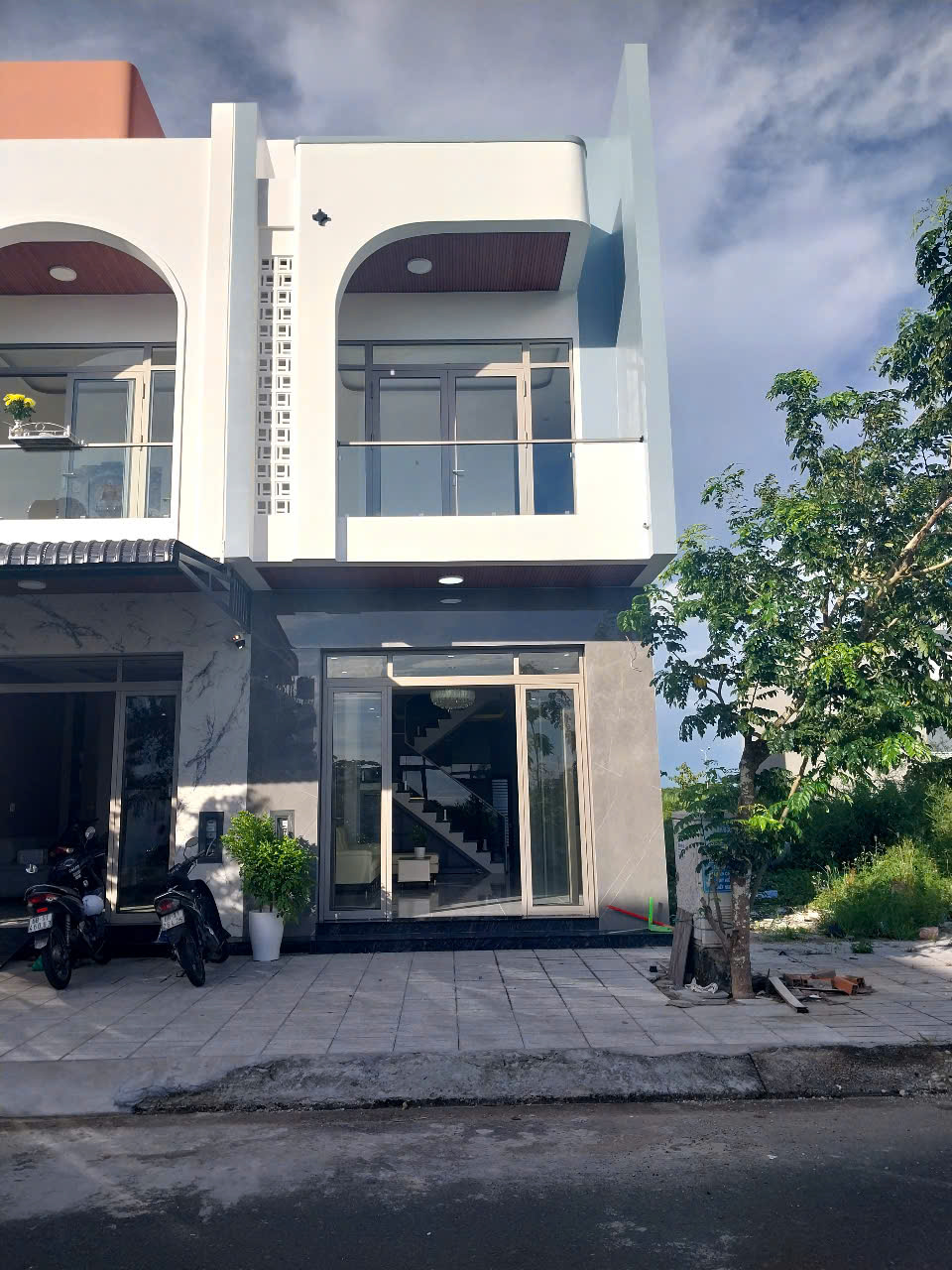 Bán nhà lô C4 đường số 2 cạnh với đường Tú Xương KĐT Tây Bắc.