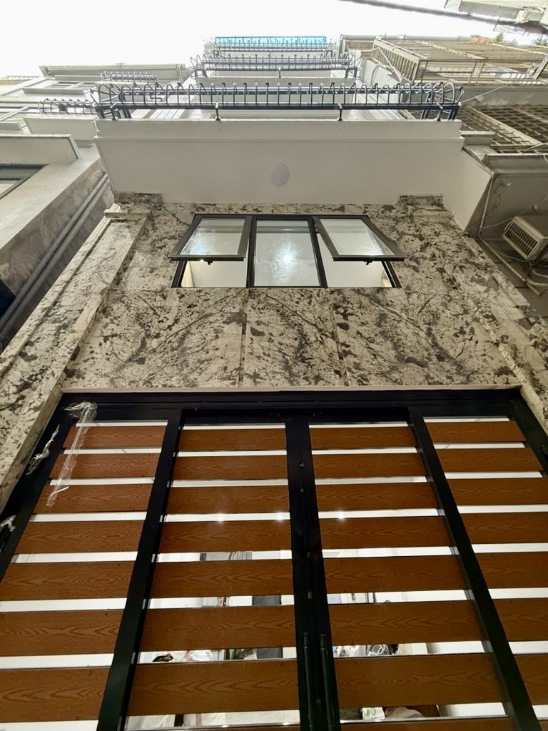 Nhà 6 tầng thang máy, full đồ, sổ đỏ vuông, Thái Hà Đống Đa, giá 18.8 tỷ