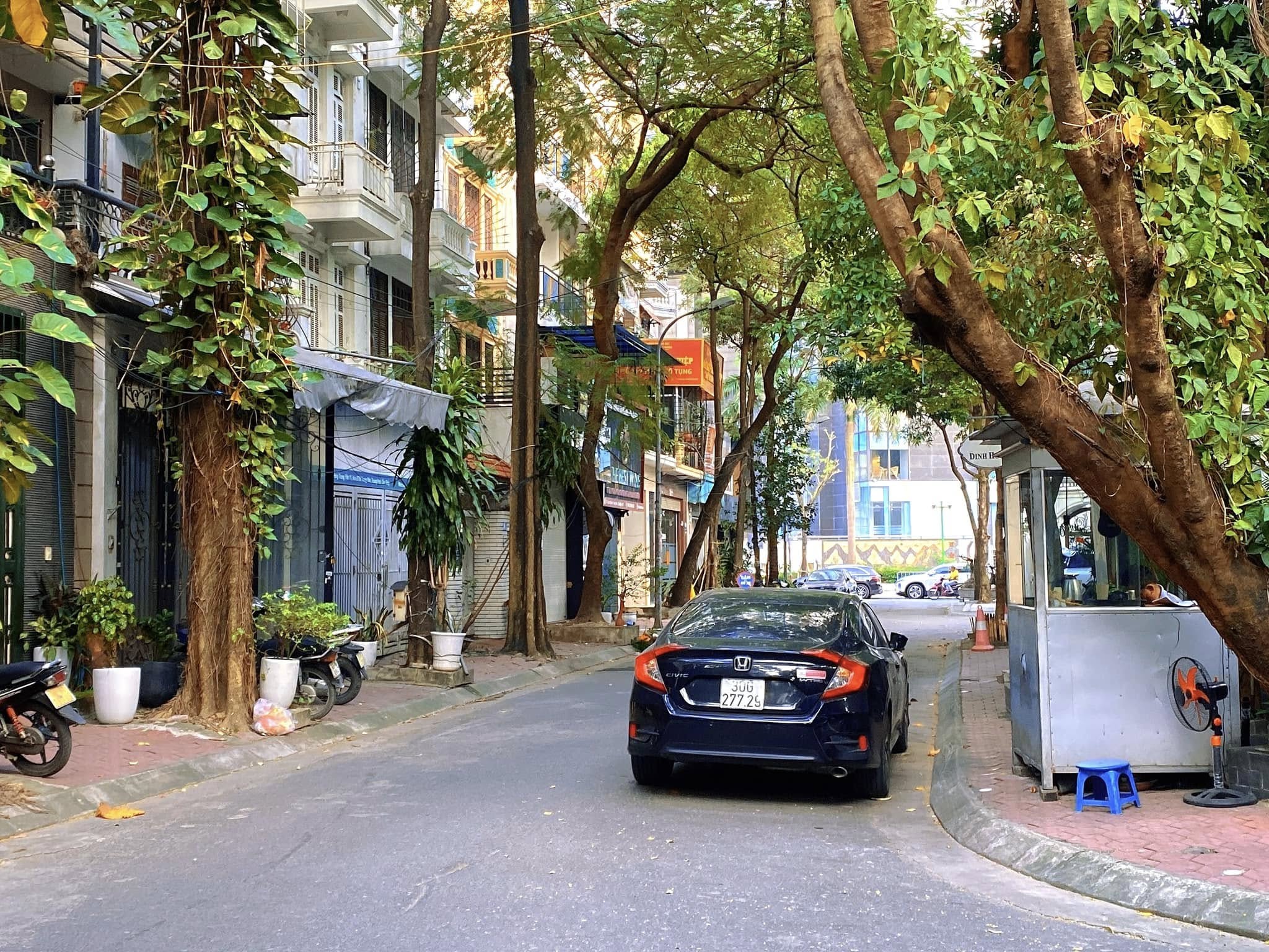 nổi bật một căn ! Phân lô mặt ngõ Nguyễn Khánh Toàn, ô tô tránh hoạt động, 80m, Mặt tiền 9m