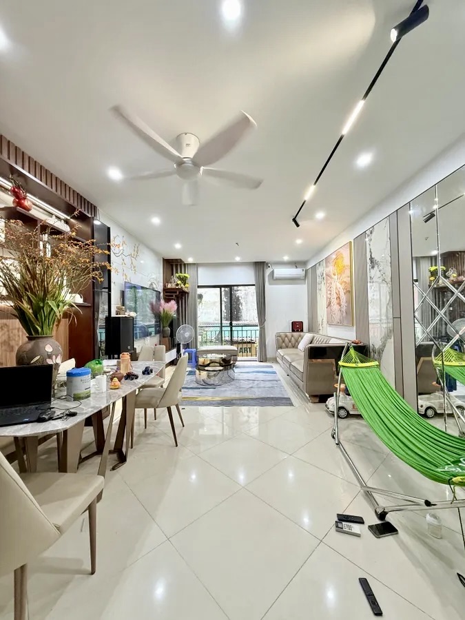 Bán Nhà Đẹp 50m2 Nguyễn Khánh Toàn - Cầu Giấy, 4PN, 6 Tầng Chắc Chắn, Ngõ Nông, Sát Ô tô Tránh