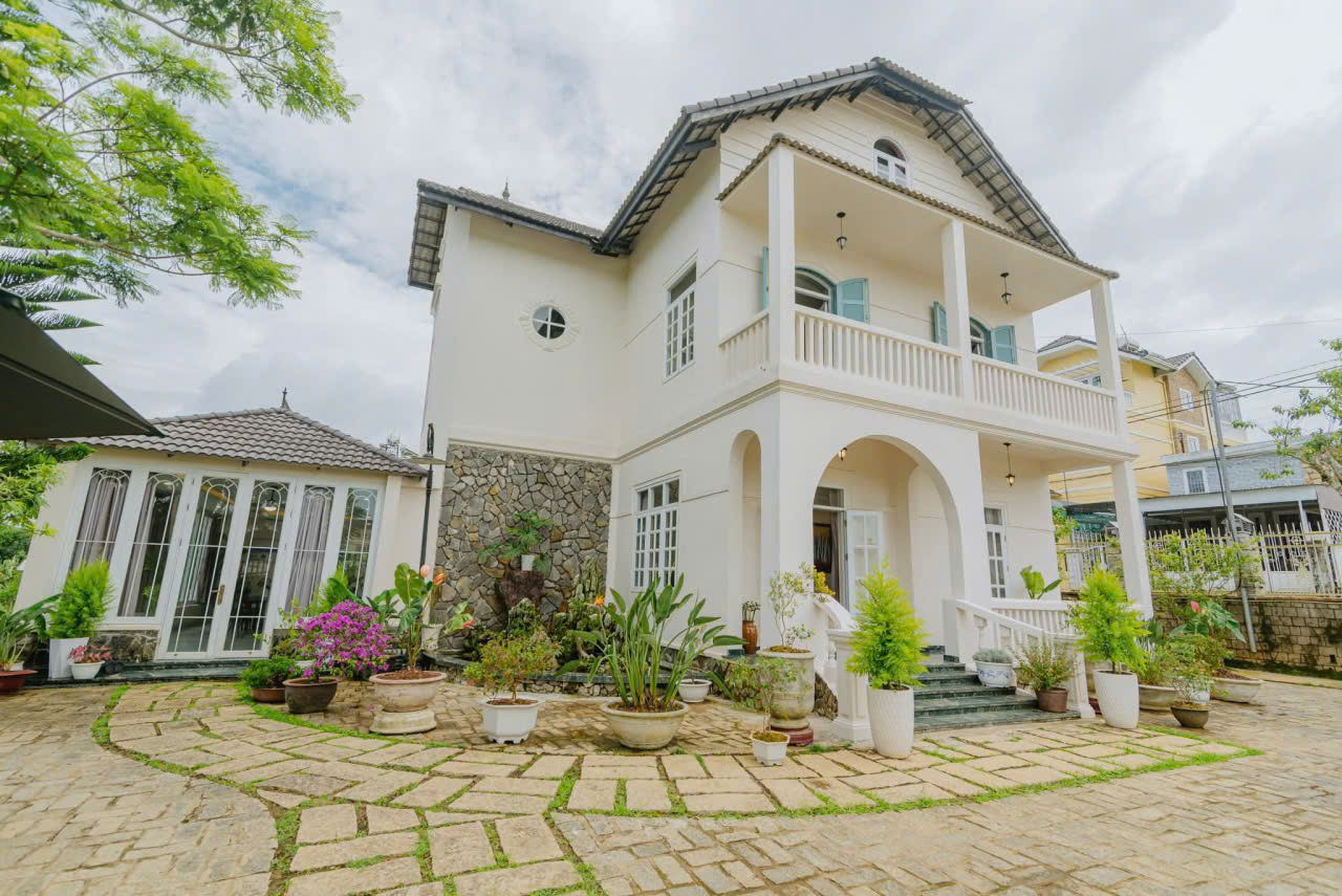 Villa Cao Cấp Hồ Than Thở Đà Lạt – View Đẹp, Vị Trí Đắc Địa 27tr