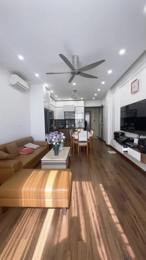 Nhà 7 Tầng Thang Máy Trần Quốc Hoàn - Cầu Giấy, 41m, MT 4m, Gara Ô tô, Phân Lô Ô tô Tránh