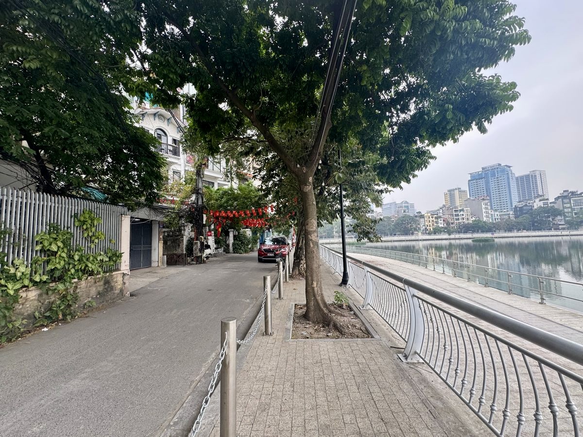 Nhà 5 Tầng Mặt Đường Hoàng Cầu - Đống Đa, View Hồ, 6PN, Khu vực hiếm nhà bán, Ở/KD Cafe/VP