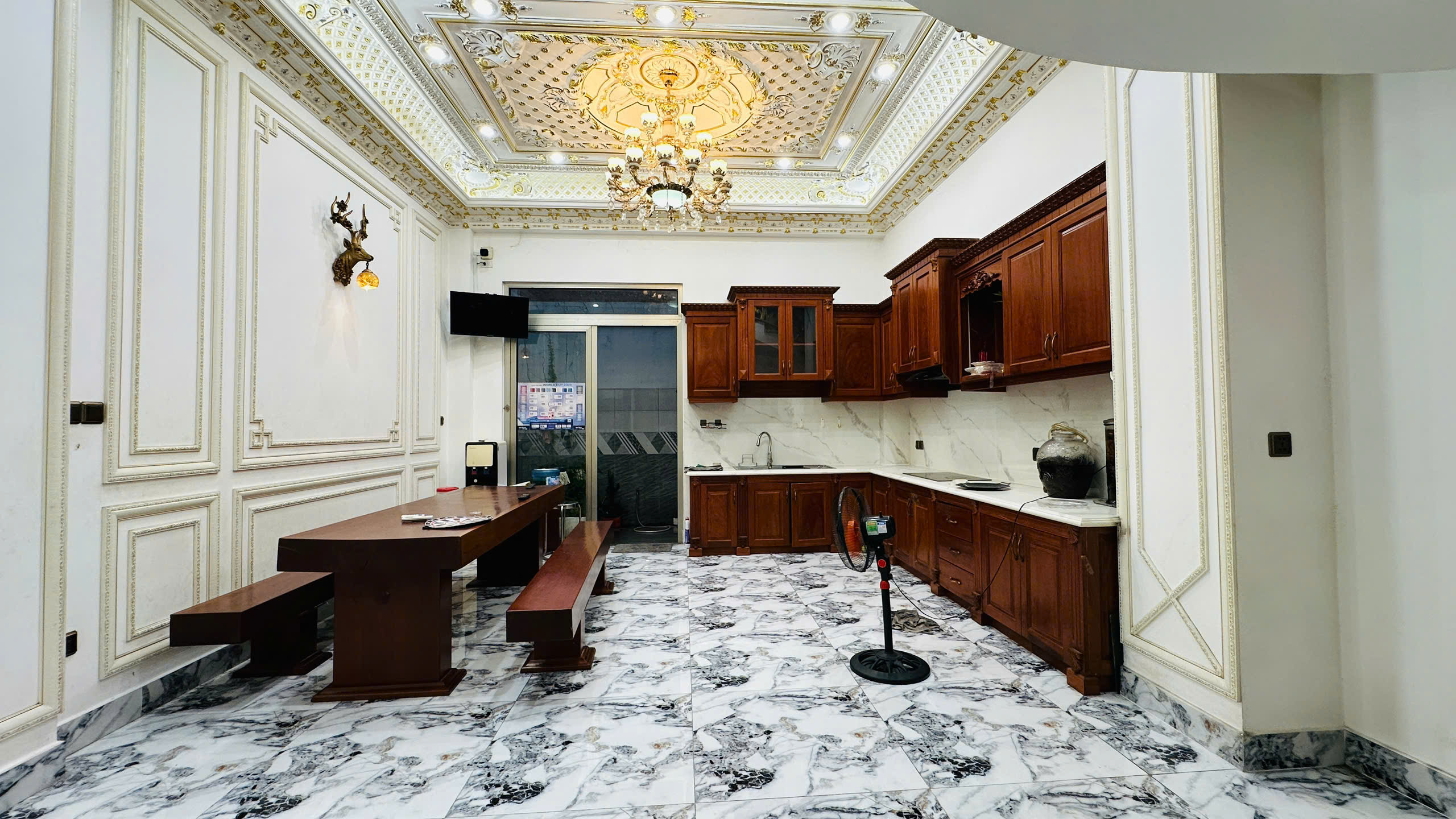 Bán gấp nhà Tân Cổ Điển mặt tiền đường Lê Thị My - Trần Văn Mười