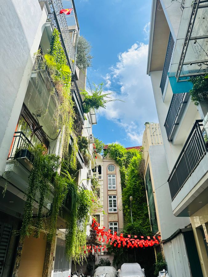 Bán Nhà Phân Lô VIP Lê Văn Lương - Cầu Giấy, 100m2, Ô tô Đỗ Ngày Đêm, Thô 4 Tầng, 35 Tỷ