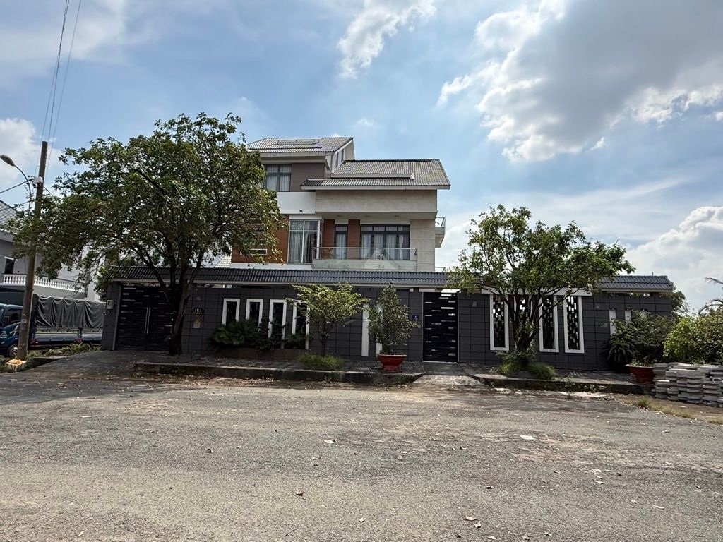 CĂN NHÀ  ƯỚC TẠI QUẬN 12 GIÁ HỜI 36 TỶ, DIỆN TÍCH LỚN 600M2, 10 PHÒNG NGỦ, SỔ ĐỎ CHÍNH CHỦ!