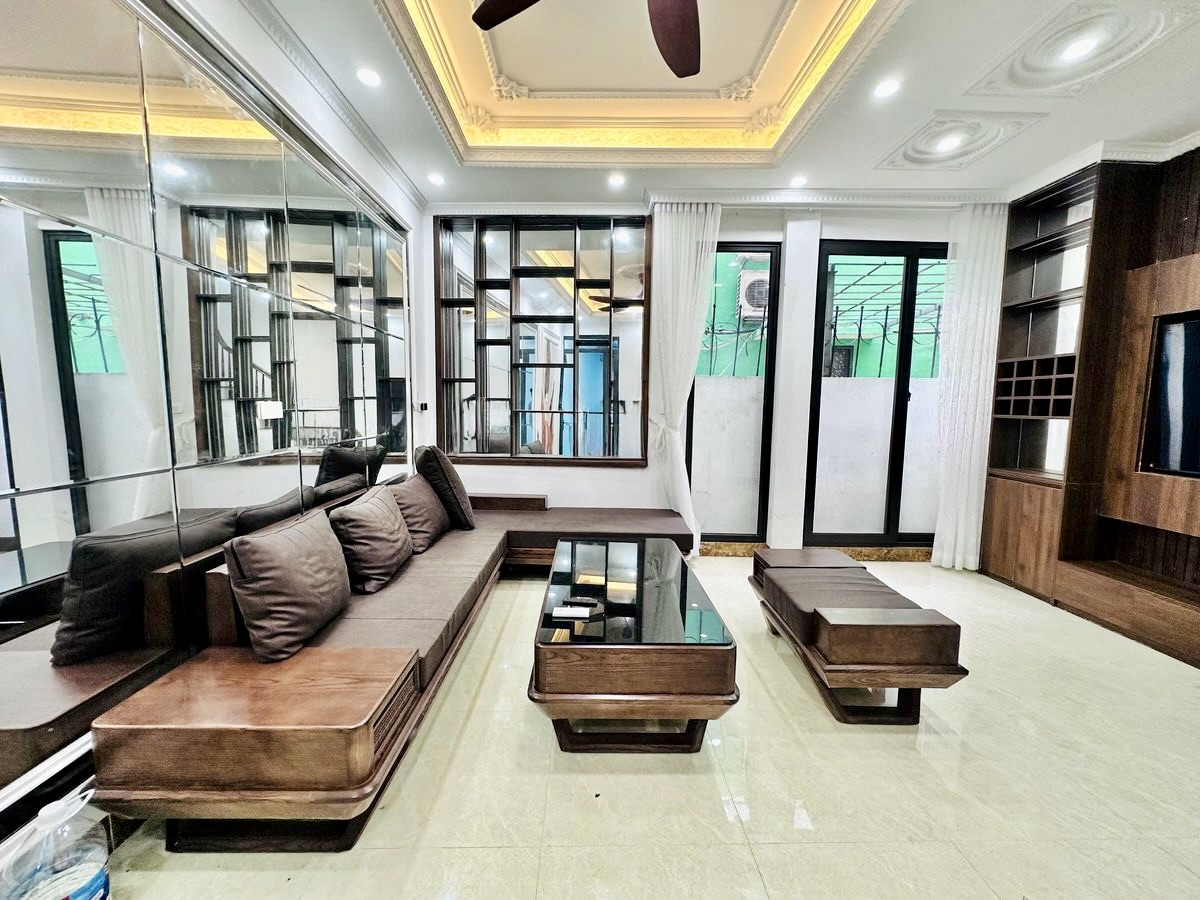 Bán Nhà Mới Đẹp Phố Cầu Giấy 34m, 5 Tầng, 3PN, Full nội thất, Sát phố, Ở ngay, Giá 9,35 Tỷ