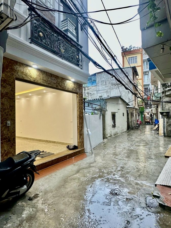 Bán Nhà Phố Cầu Giấy, DT 46m, 7 Tầng Thang Máy, 4PN, 2 Thoáng, Sổ Đỏ, Giá 15,5 Tỷ